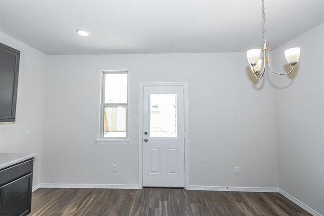 Building Photo - 826 Wembley Wood Wy