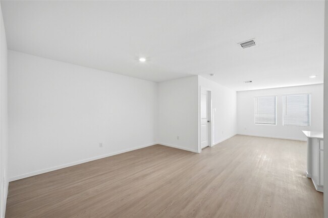 Building Photo - 25585 Rose Creek Dr