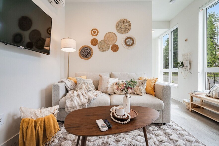 Primary Photo - 1414 E Howell St