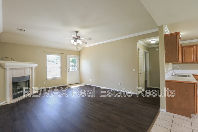 Building Photo - 1071 Evergreen St