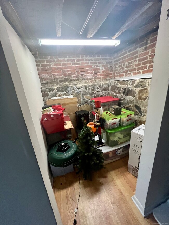 Building Photo - 30 Thorpe St