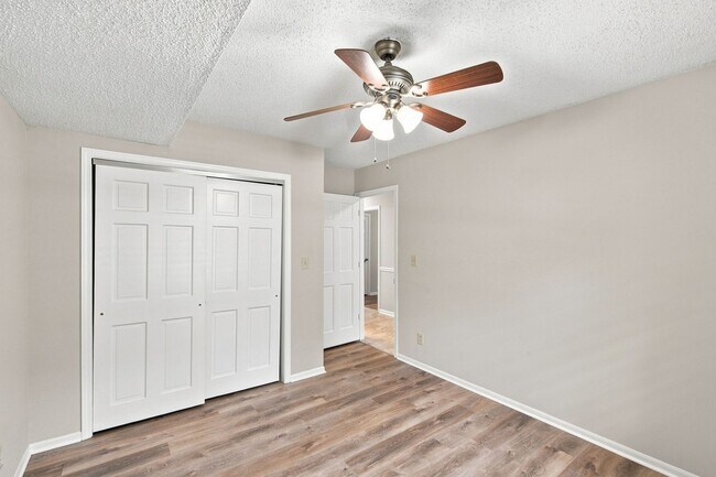 Building Photo - NEW 1720-1722-1724-1726 N Chapman Lane