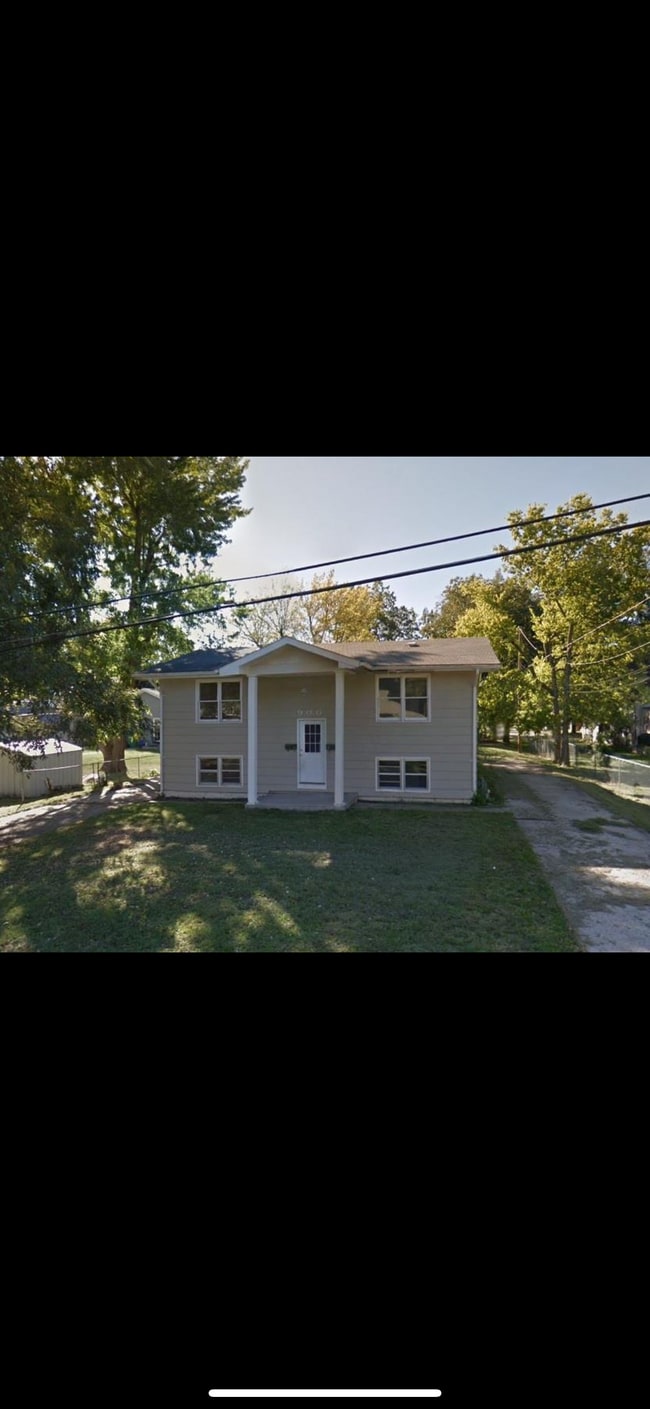 Building Photo - 900 S Lexington St