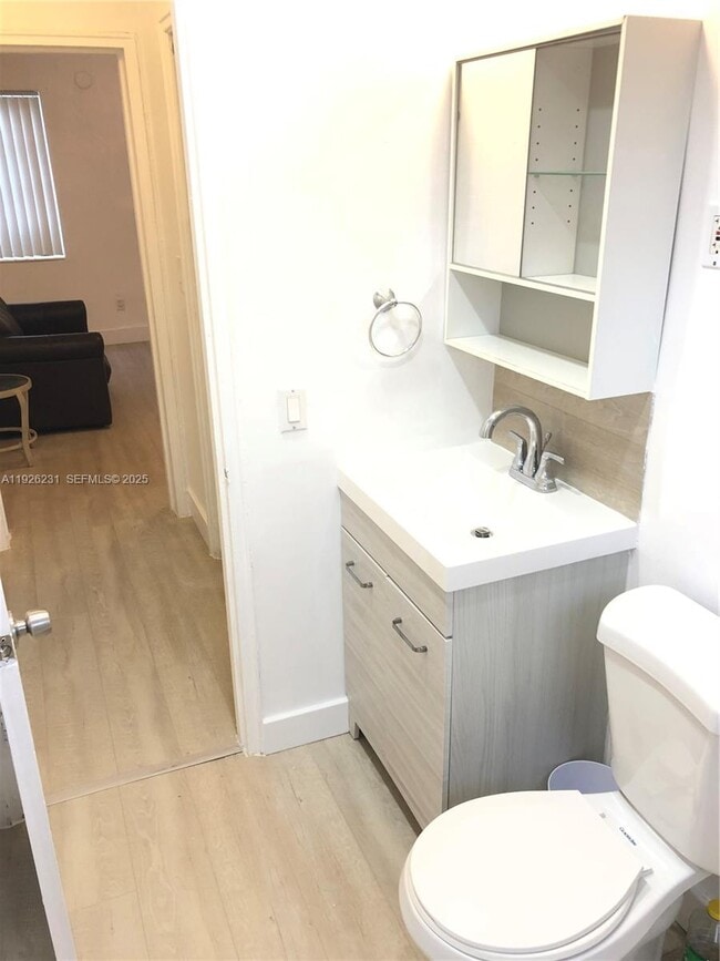 Building Photo - 8340 Crespi Blvd