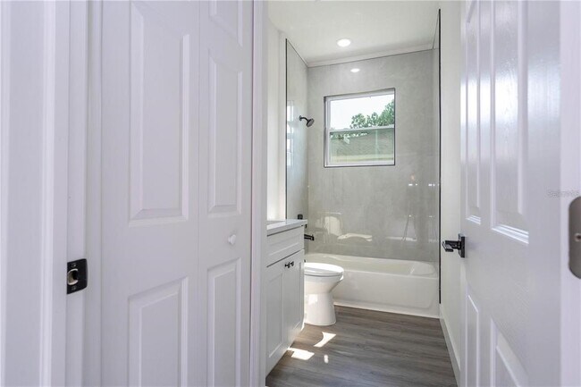 Building Photo - 6671 SW 151 Loop