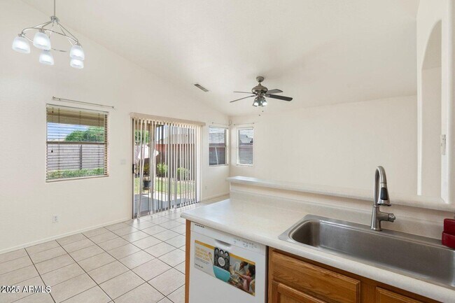 Building Photo - 10833 W Elm Ln