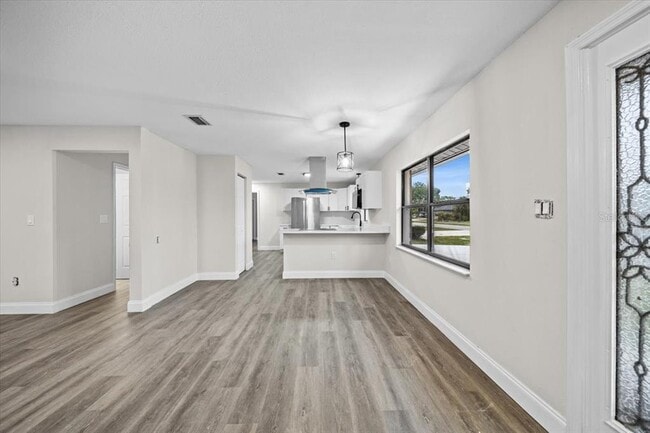 Building Photo - 21224 Quesada Ave