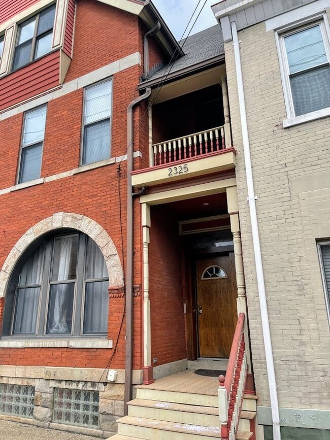 Building Photo - Huge 3 bed 2.5 bath - Southside flats, laundry, central air, private yard, off street parking
