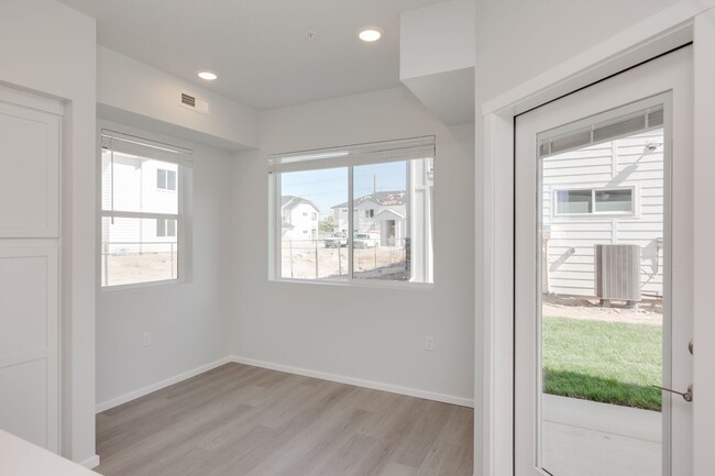 Building Photo - Now Leasing! Brand New, Location, Communit...