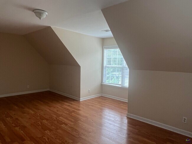 Building Photo - 136 Joycliff Cir