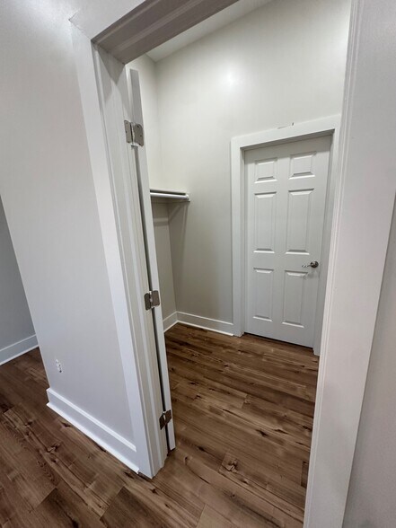 Main Bed, Walk in Closet - 8 Philadelphia Ave