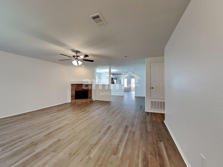 Building Photo - 506 Azalea Dr