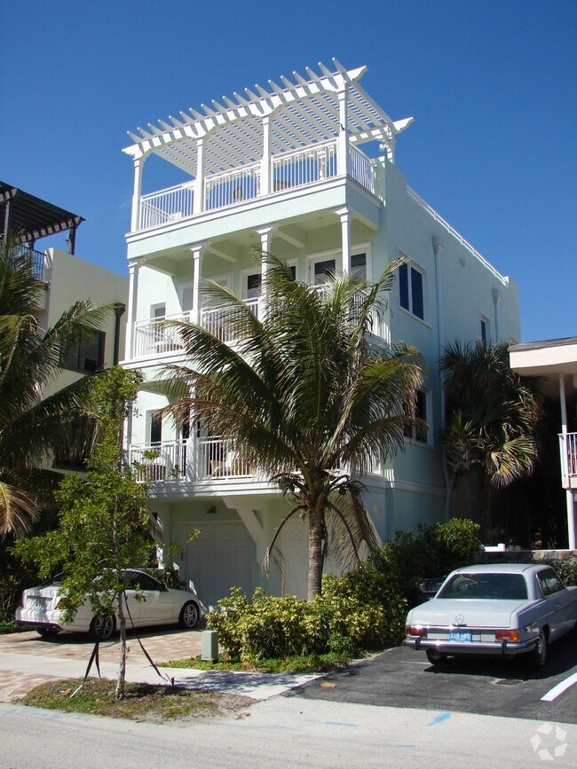 Primary Photo - 327 Franklin St