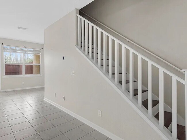 Building Photo - Single-Family House for Rent