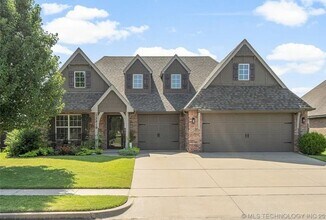 Building Photo - 4 Bed 2 Bath, 3 Car Garage
