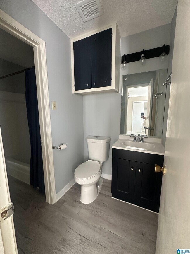 Building Photo - 839 Linbard Ln