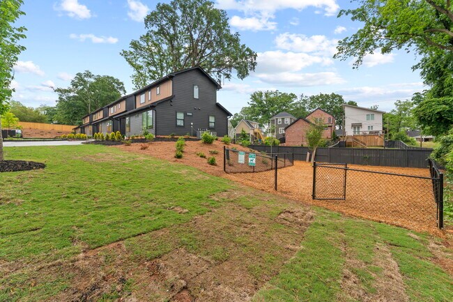 Building Photo - Medford Mews, Carriage House 323