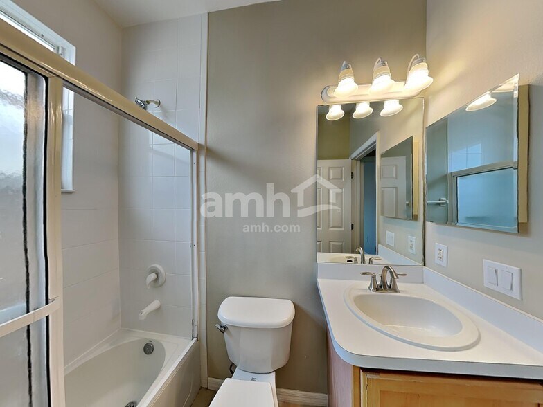 Building Photo - 767 Planters Manor Way