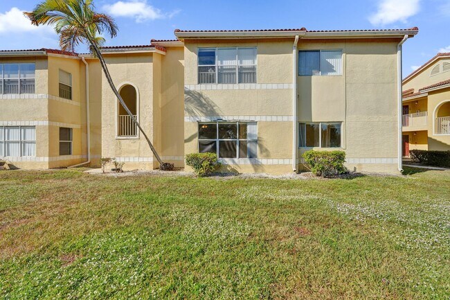 Building Photo - Remodeled 2 Bedroom / 2 Bathroom Condo with Lake View – Great Location