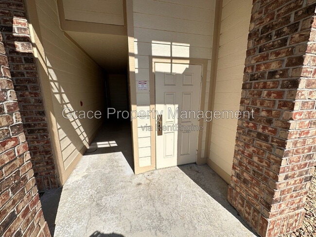 Building Photo - 5735 N Genoa Way