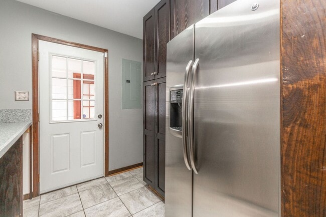 Building Photo - Serene Living in Chesterfield