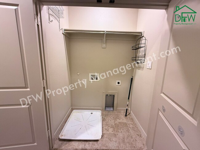 Building Photo - Spacious 3-Bedroom Townhome in Prime Arlington Location – Stylish, Modern, and Move-In Ready!