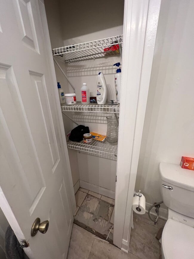 Building Photo - Very Spacious 4bdrm/2bth House on W CARY STREET in the Heart of VCU!!!