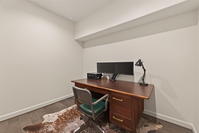 Building Photo - 1027 Gross St