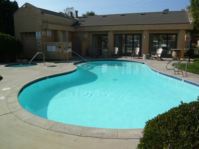 Building Photo - Fresh and Clean Upstairs Condo W/One Car Garage, Reduced Deposit