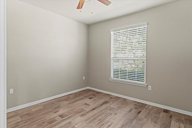 Building Photo - 101 Dandelion Dr