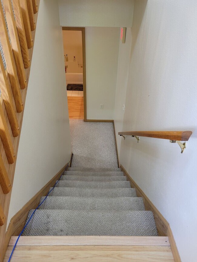 Building Photo - 5 Bedroom Duplex Unit