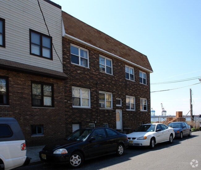 Building Photo - 172 W 21st St