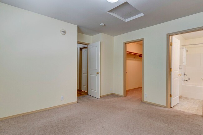 Building Photo - 1670 SW Mulberry Pl