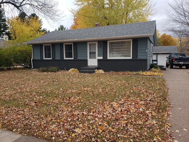 Building Photo - 3 Bedroom Home with Bonus Family Room, Fenced Back Yard, and Garage