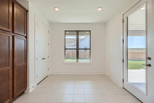Building Photo - 9213 Spire View