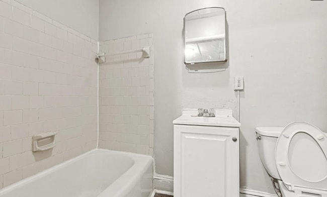 Building Photo - 255 W Lombard St