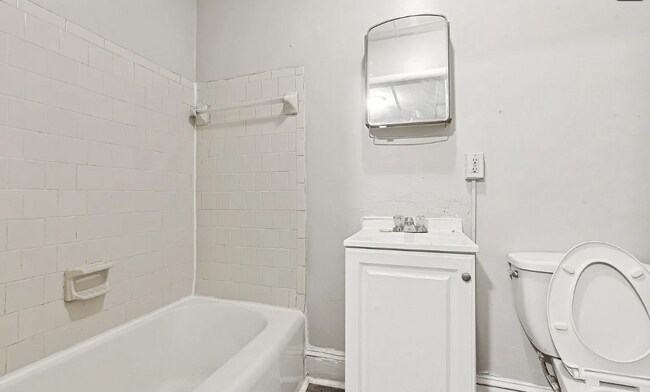 Building Photo - 255X W Lombard St