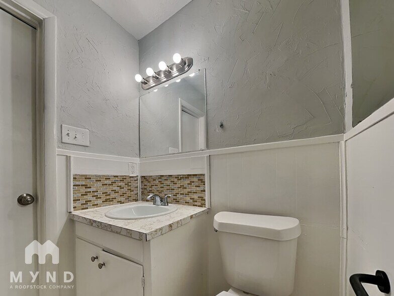 Building Photo - 605 Thompson Dr