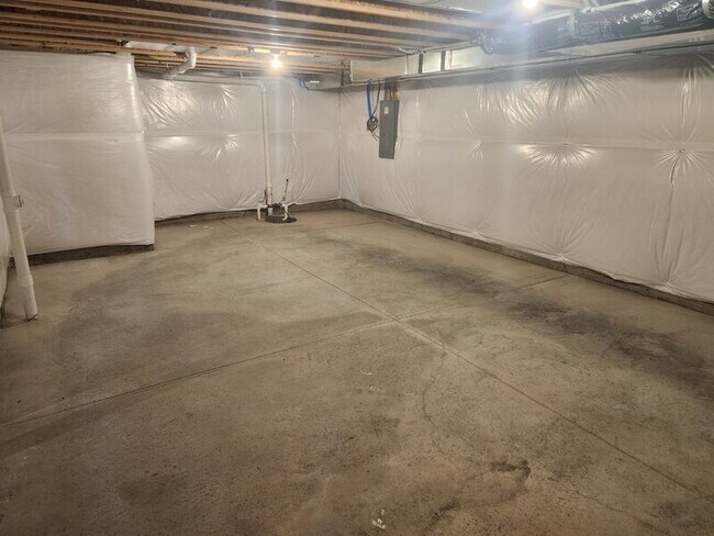 Building Photo - 2508 Chan Dr