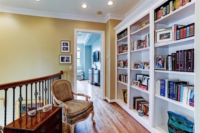 Building Photo - 100 S Creekside Ct