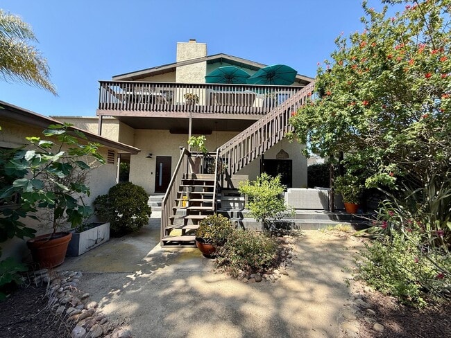 Building Photo - Unique 4 Bedroom House with OCEAN VIEWS in Sunset Cliffs! Fully Furnished! 6 Month Lease Term!