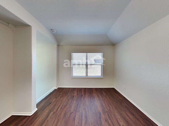 Building Photo - 412 Saddlehorn Way
