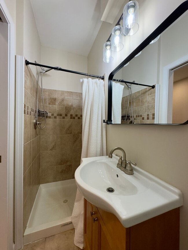 Building Photo - Two-Bedroom Townhome next to Patterson Park!