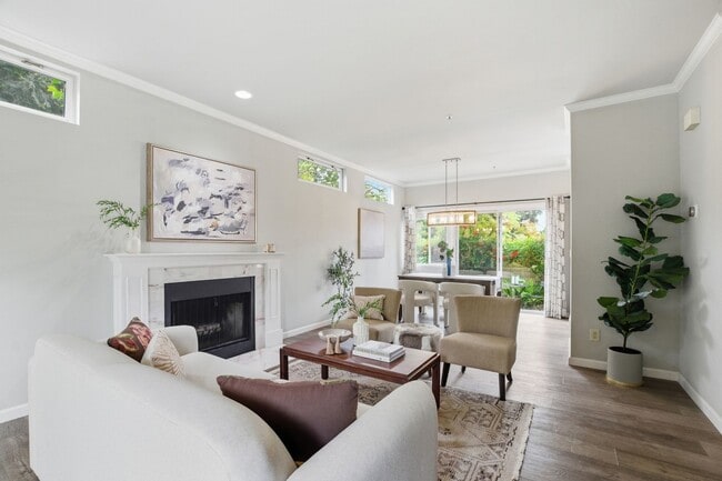 Building Photo - Contemporary 2 Bed, 2.5 Bath Home in North Napa