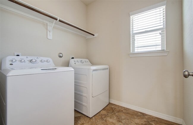 Building Photo - 10804 Brittmoore Oaks Pl