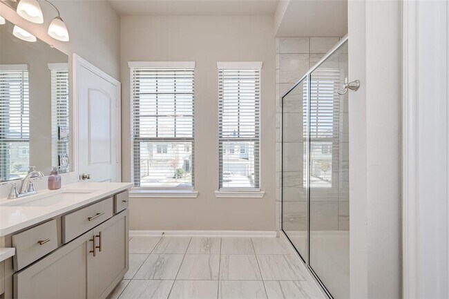 Building Photo - 2523 Terrace Point Dr