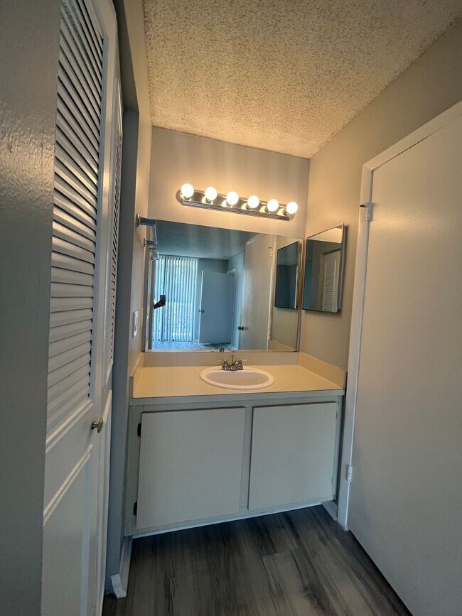 Building Photo - ONE BEDROOM ONE BATHROOM!! WATERFRONT COMMUNITY