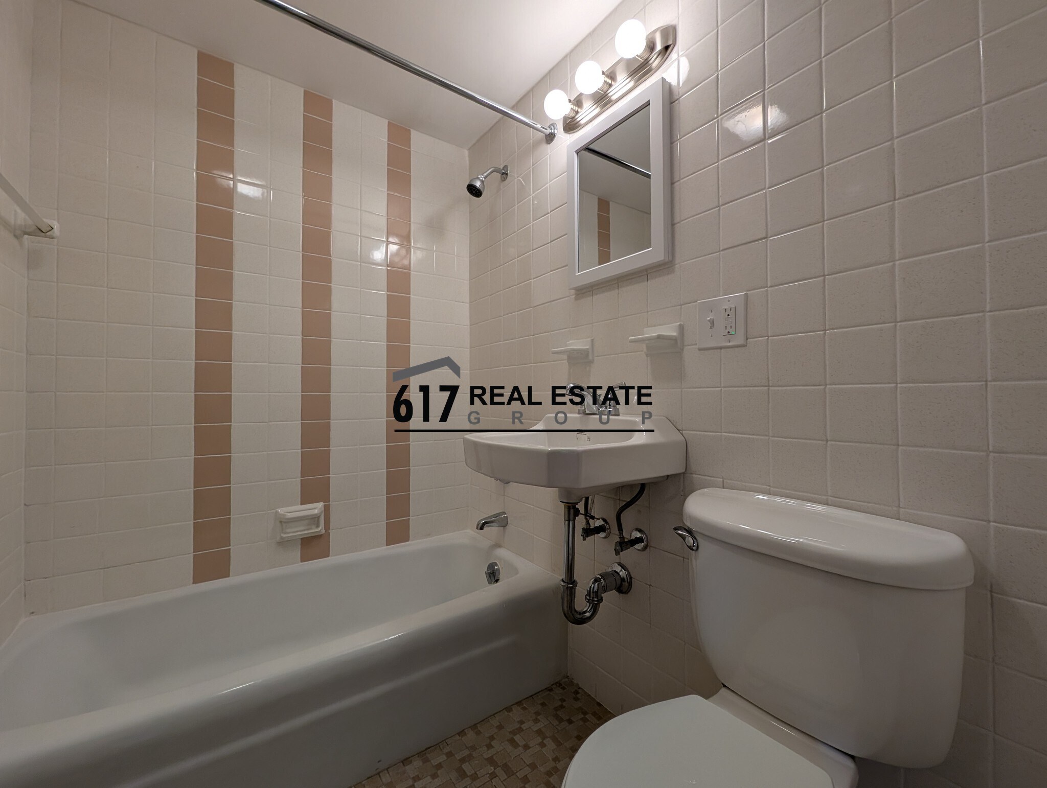 Building Photo - 176 N Beacon St