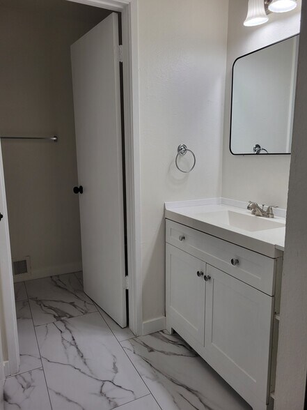 Building Photo - 4655 Bolero Dr