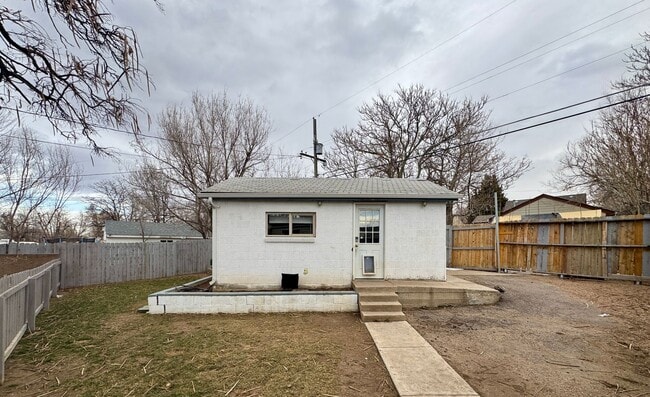 Building Photo - Newly Renovated 3 Separate Dwelling property in Denver! Available NOW